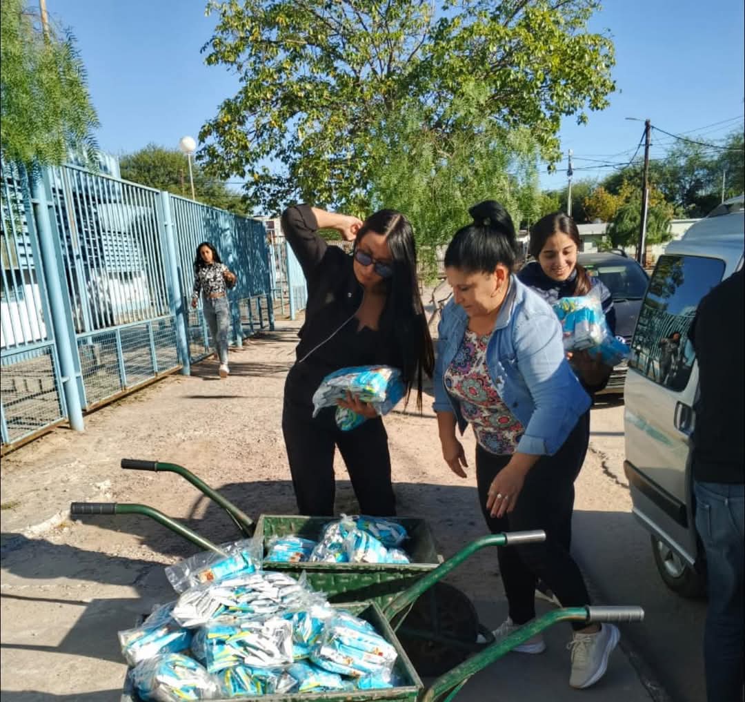 Programa1700D's tweet image. 🔔Se realizo la entrega de productos del Programa #MisPrimeros1700Dias. Alumnos de 1° y 2° grado de la Esc. Nº 1238 Esc. de La Patria Loreto.