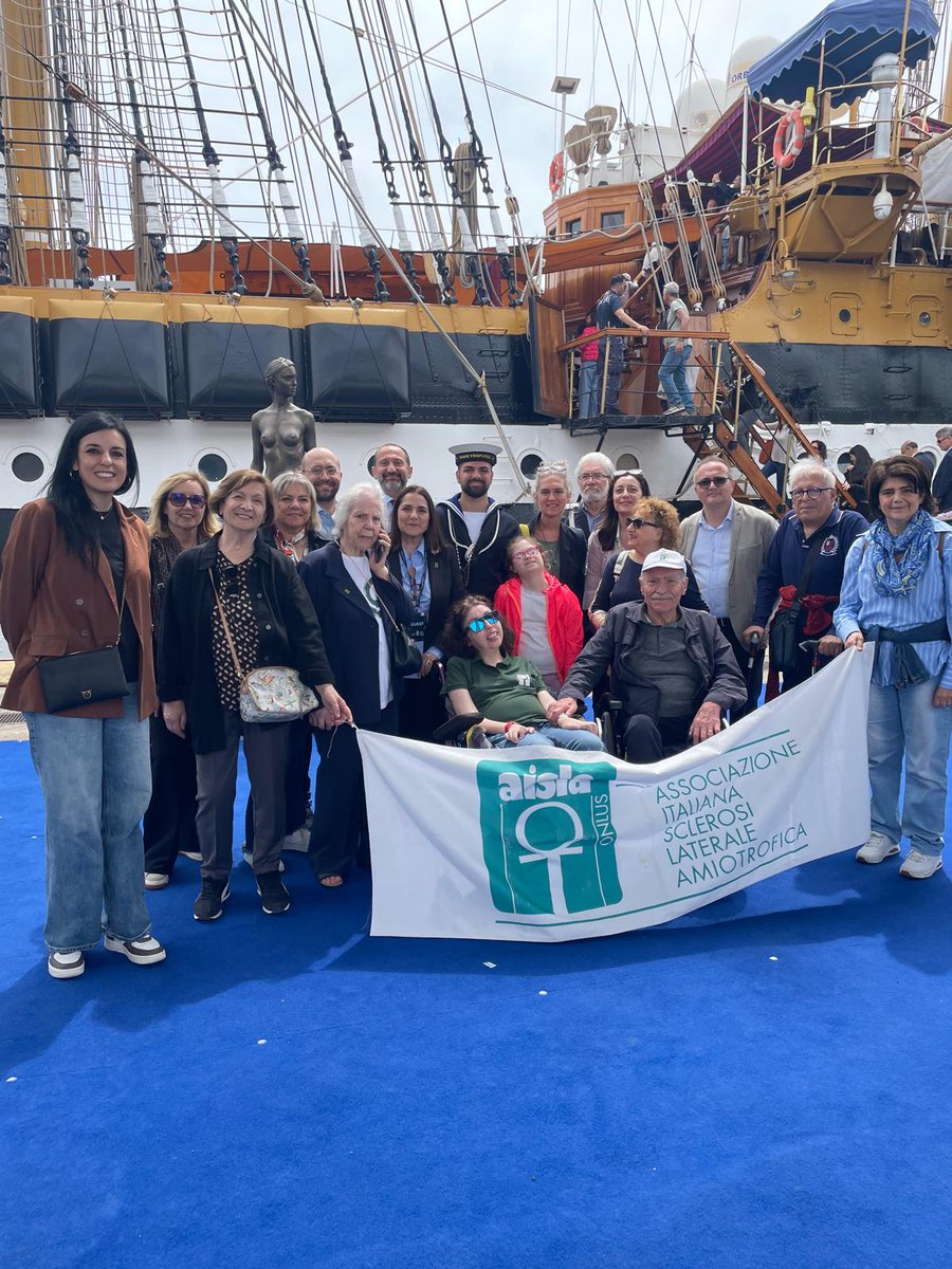 AISLA è salita a bordo della Vespucci. Per dire che la cura è una rotta comune, non un atto individuale. È tempo di risposte concrete, perché la SLA corre. E ogni giorno perso è una dignità negata. #AISLA
aisla.it/il-messaggio-d…