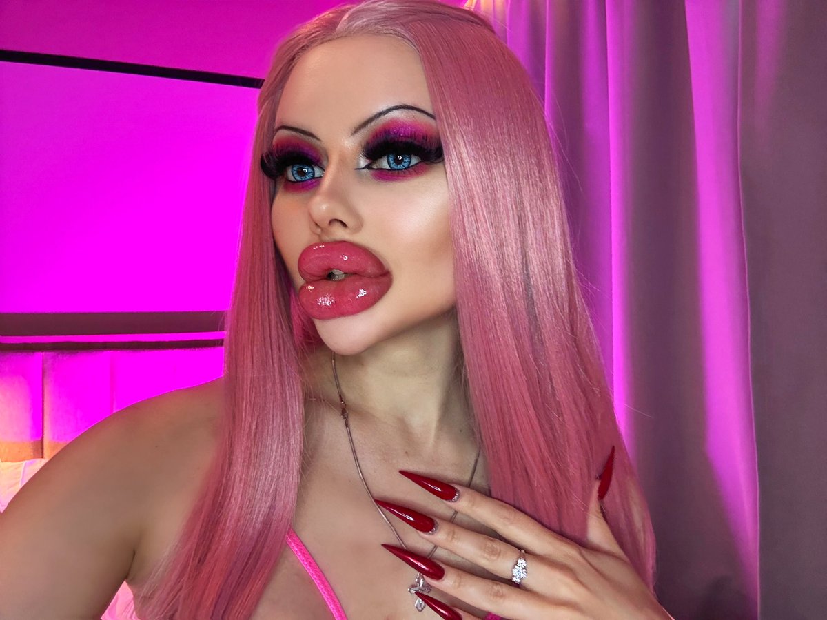 Best bimbo outfit 🩷