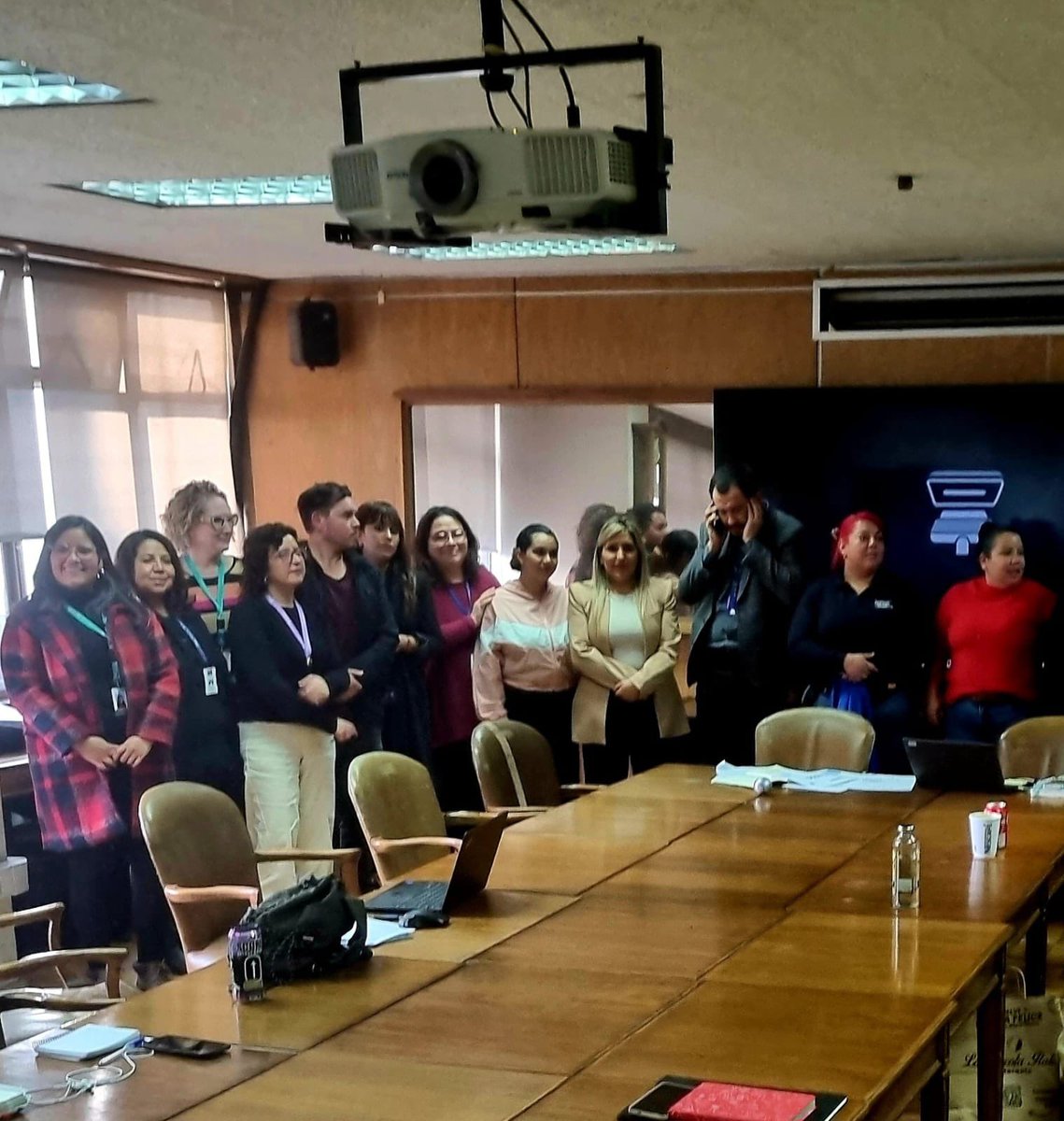 🏡💭Ayer nos reunimos con el
Director del SERVIU, Roberto Acosta, junto a dirigentes de todos los comités de Quilín 6000 y los equipos técnicos, para revisar los avances de este significativo proyecto de ciudad y barrio que estamos construyendo ladrillo a ladrillo 💪🏼❤️‍🔥