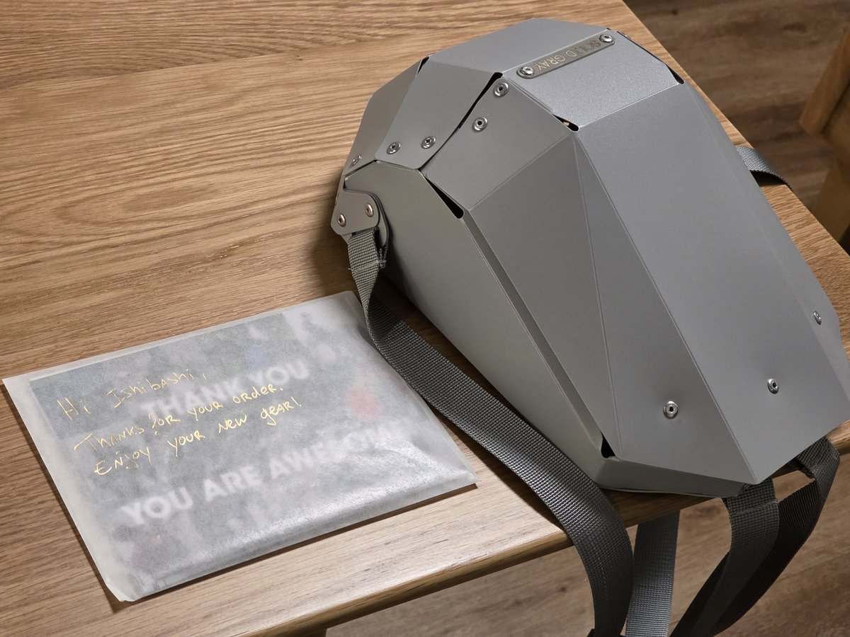 turtlekazu_dev's tweet image. my new gear...

無事にSolid Gray Mini Backpackが着弾🥦

親子リュックでのツーショット。
手書きでのメッセージもついてて感動...！

#solidgray