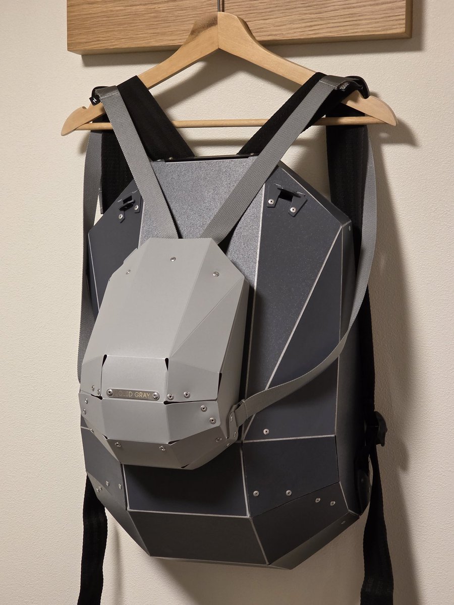 turtlekazu_dev's tweet image. my new gear...

無事にSolid Gray Mini Backpackが着弾🥦

親子リュックでのツーショット。
手書きでのメッセージもついてて感動...！

#solidgray
