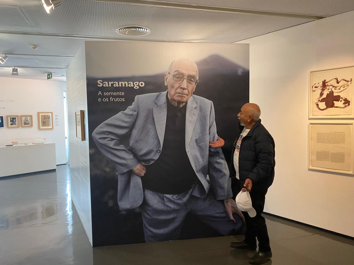 Fundação José Saramago (@fjsaramago) on Twitter photo De passagem por Lisboa para promover o seu livro "Ir a Havana", publicado em Portugal pela <a href="/PortoEditora/">Porto Editora</a> , o escritor cubano Leonardo Padura esteve esta tarde na Fundação José Saramago.
Obrigado, amigo, pela visita. Até breve! De passagem por Lisboa para promover o seu livro "Ir a Havana", publicado em Portugal pela <a href="/PortoEditora/">Porto Editora</a> , o escritor cubano Leonardo Padura esteve esta tarde na Fundação José Saramago.
Obrigado, amigo, pela visita. Até breve!