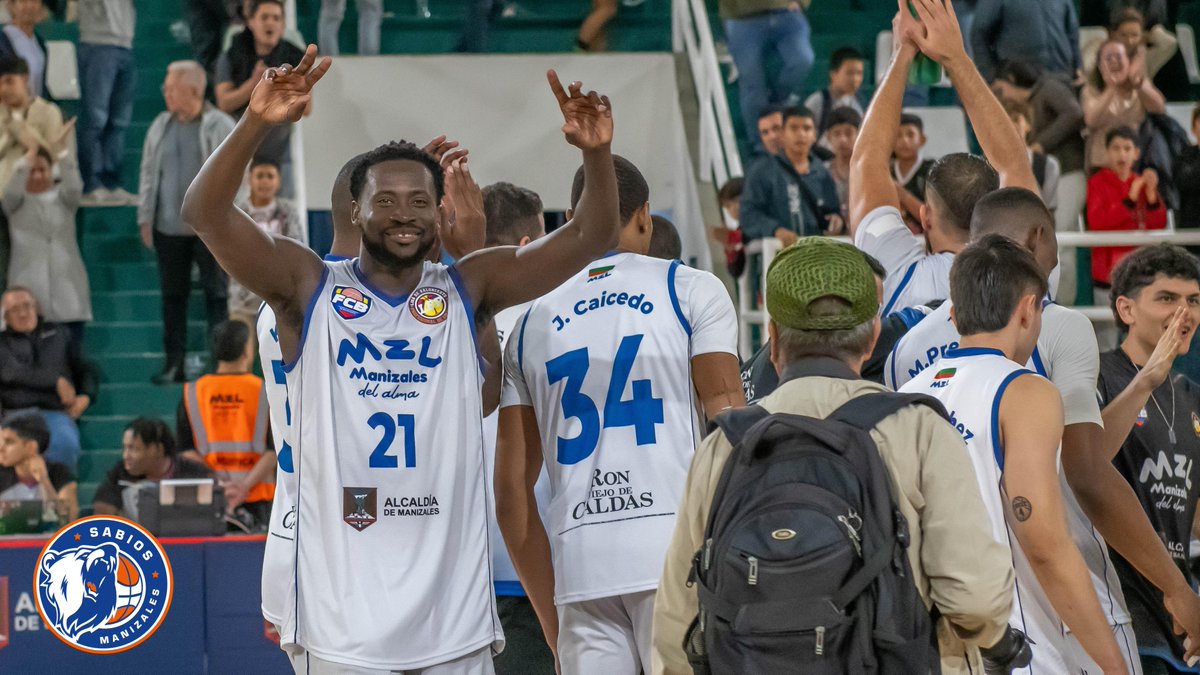 Sabiosbc's tweet image. 📸✨ LAS POSTALES DE LA VICTORIA
Así se vivió nuestro primer triunfo en casa 🏀🔥
 Sabios Manizales defendió su territorio y venció a Cimarrones en una noche llena de energía, pasión y juego colectivo.

💪 Gracias a la hinchada que llenó el Coliseo y nos impulsó con cada grito.