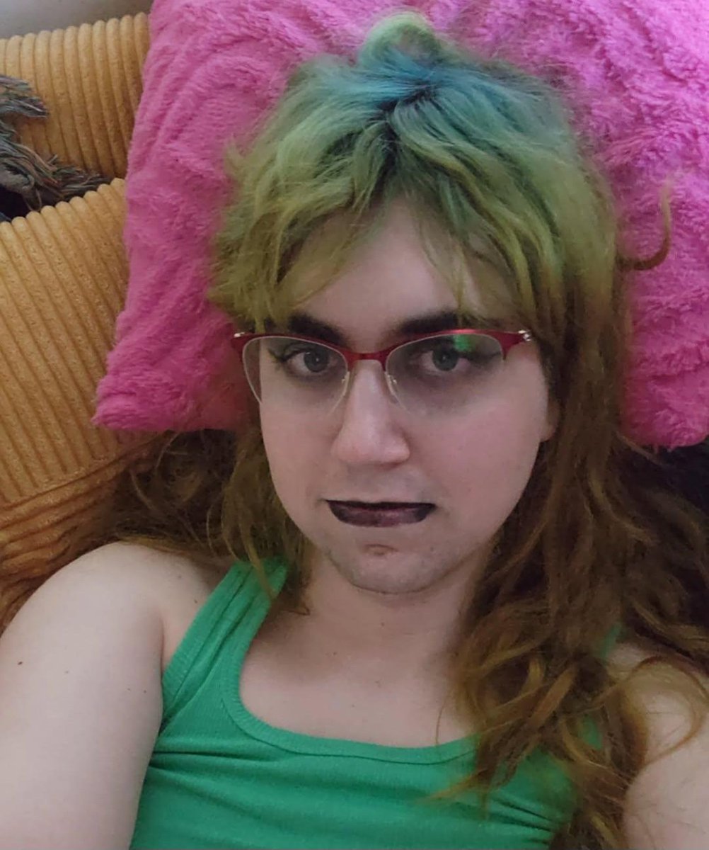 Haven't graced this account with a selfie in a bit, so here you go 😘