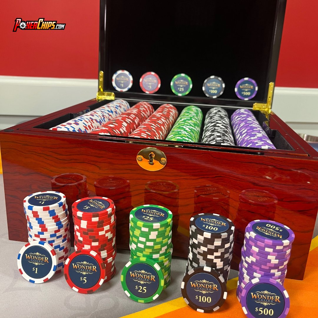 pokerchips_com's tweet photo. Father’s Day is coming. Get him custom poker chips so he can bluff about being your favorite parent in style. 🎁 #GiftsForDad #CustomPokerSet 

Get yours at https://t.co/NKwnRm0LG9 https://t.co/o2Um1JJlHg