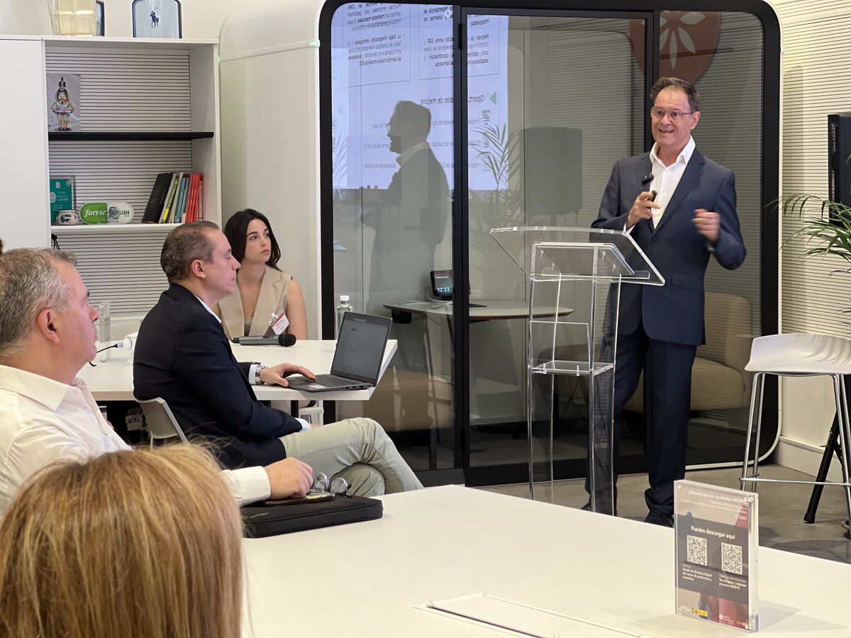 🚀 #DIGIPYC impulsa la digitalización del sector de perfumería y cosmética

📊#AMETIC y Feeling Innovation by <a href="/stanpa_es/">Stanpa</a> presentaron ayer los resultados del proyecto DIGIPYC, que realiza un diagnóstico digital del sector, a más de 30 empresas del ecosistema tecnológico y del