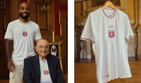 GonesArea's tweet photo. Il y a 421 buts sous le maillot de l'OL sur cette photo.

7,7 % de tous les buts de l'Histoire du club ! 🤯 https://t.co/t7FVmOoq8T