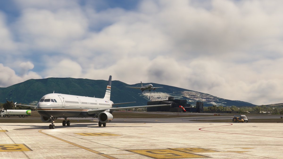 ¡Buenas tardes!

Nuestro Triple 7 tomando por la 33 en Pamplona mientras que uno de nuestros A321 posa tras librar pista.

#virtualpvg