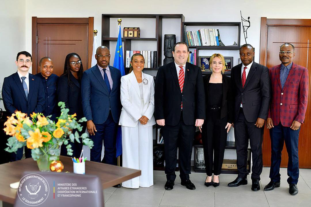 J’ai échangé, ce 13 mai, avec S.E.M. Murat Ülkü, Ambassadeur de Turquie en RDC (<a href="/TC_KinsasaBE/">Türkiye in DRC</a>), au sujet des efforts de paix en République Démocratique du Congo et de la préparation de la commission mixte RDC–Turquie.
Un moment d’écoute et de dialogue, placé sous le signe du