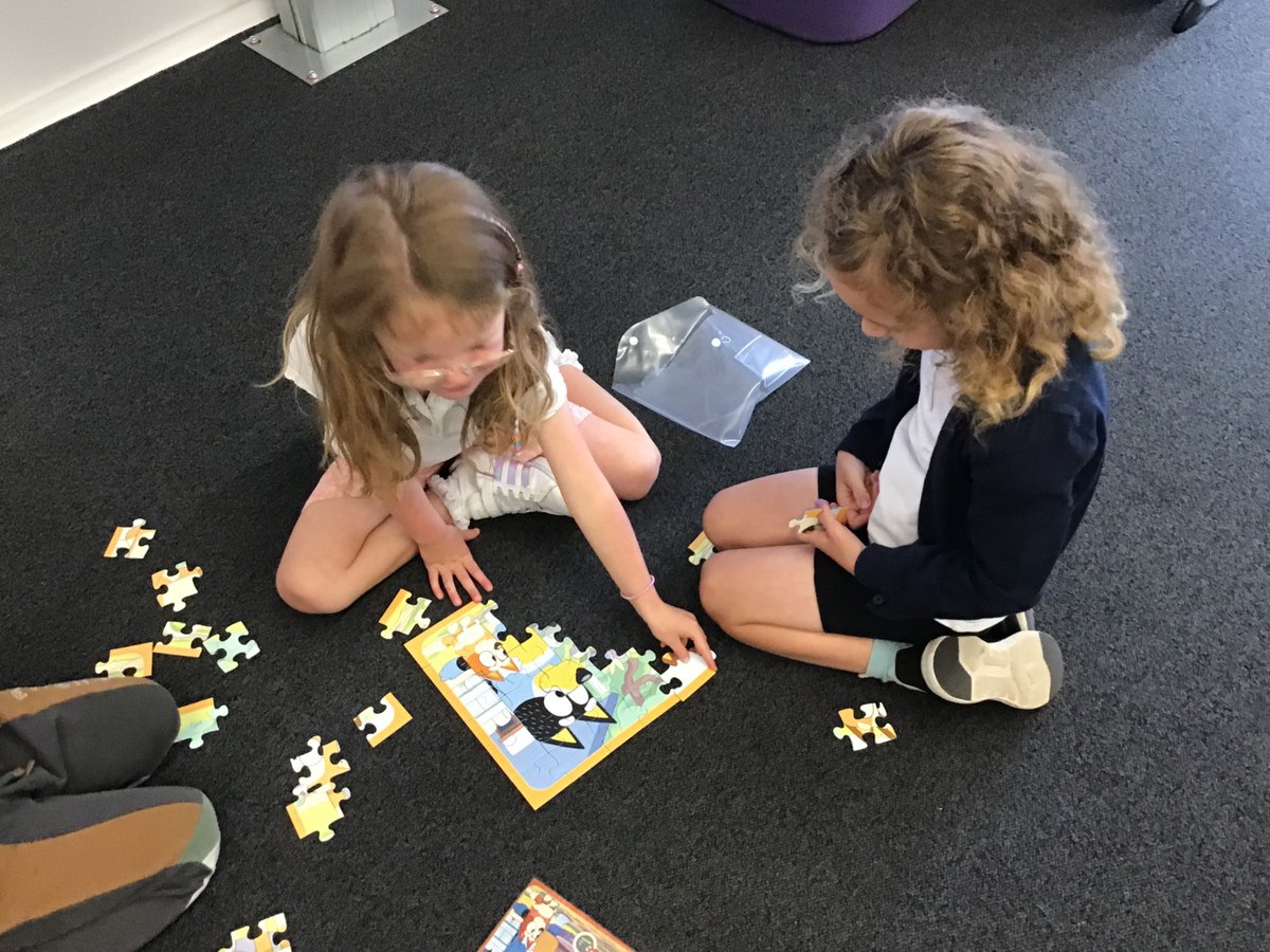 JHP_SnCN_SanCN's tweet image. P1a took part in the Great Jigsaw Puzzle Race as part of problem solving day. We had to work as a team to solve our puzzle. #WorldofWorkWeek #DYW