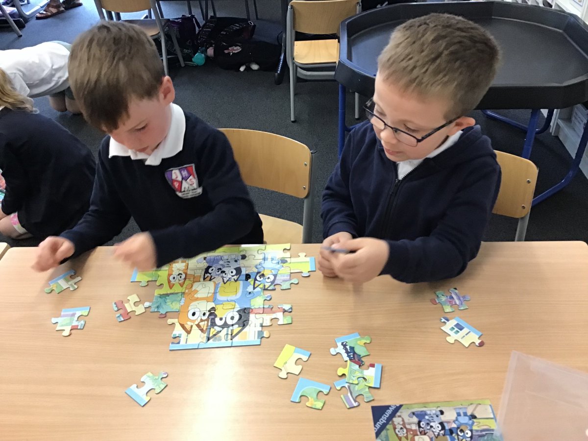 JHP_SnCN_SanCN's tweet image. P1a took part in the Great Jigsaw Puzzle Race as part of problem solving day. We had to work as a team to solve our puzzle. #WorldofWorkWeek #DYW