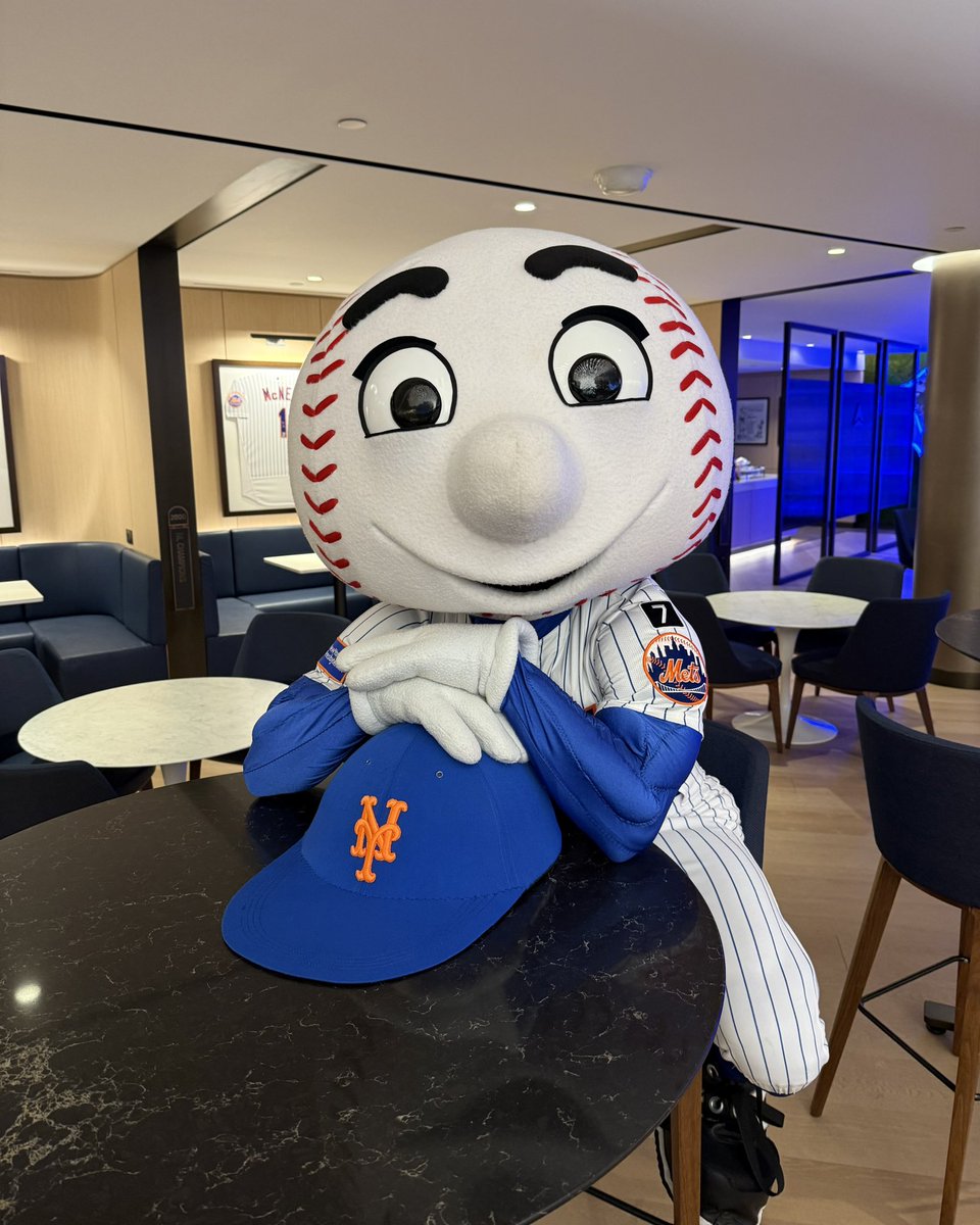 MrMet's tweet image. I still look good without the hat…no cap 🧢