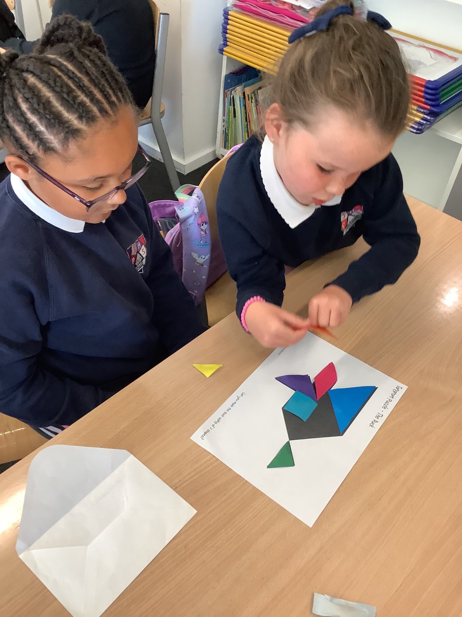 JHP_SnCN_SanCN's tweet image. P3 had a great time developing our problem solving skills to solve the tangram puzzles. #teamwork #problemsolving #WorldofWorkWeek