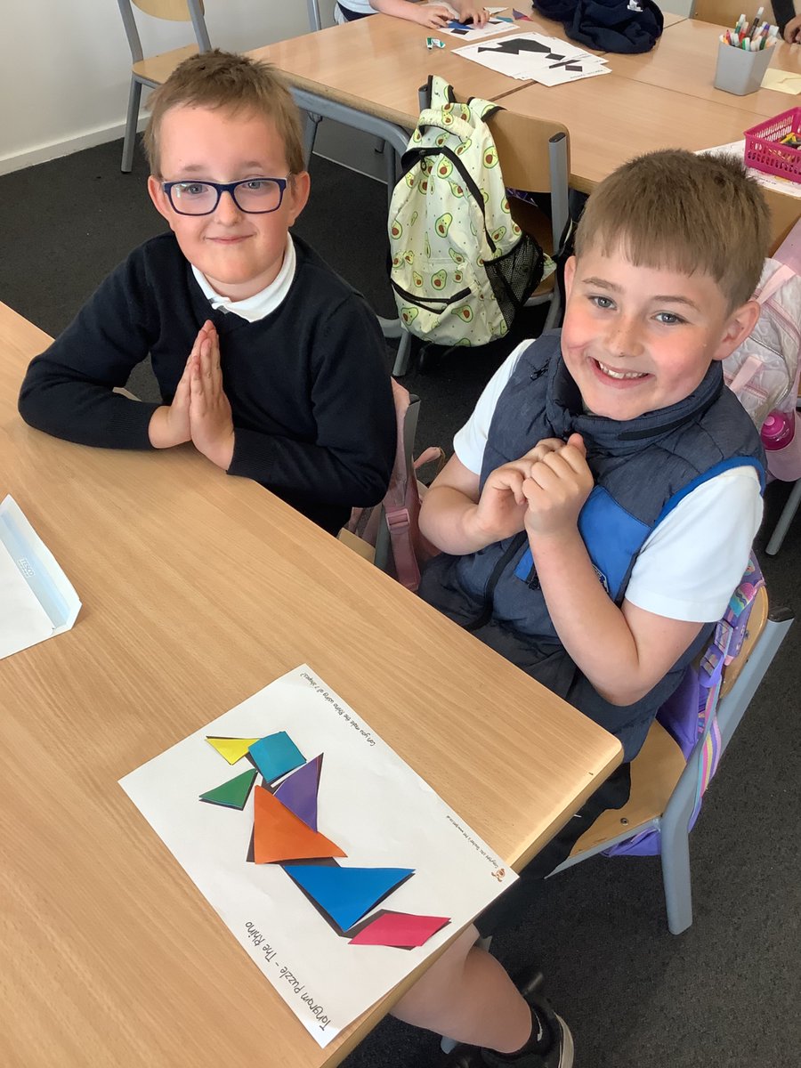 JHP_SnCN_SanCN's tweet image. P3 had a great time developing our problem solving skills to solve the tangram puzzles. #teamwork #problemsolving #WorldofWorkWeek