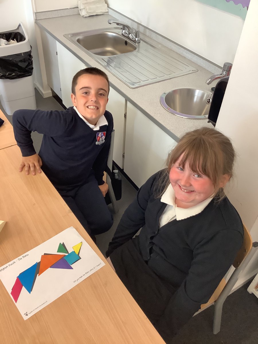 JHP_SnCN_SanCN's tweet image. P3 had a great time developing our problem solving skills to solve the tangram puzzles. #teamwork #problemsolving #WorldofWorkWeek