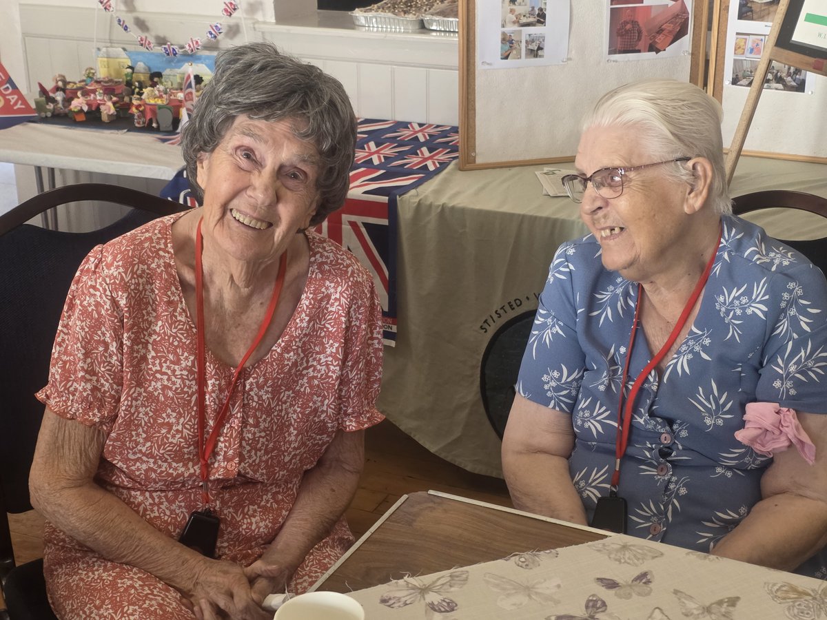 thermbi's tweet image. Our residents at Prince Edward Duke of Kent Court, in #Essex enjoyed a #VEDay celebration at the local village hall. π¬π§
Ron Thompson who is 104 spoke about his time during the war. He said he was making up for lost times celebrating now with everyone.