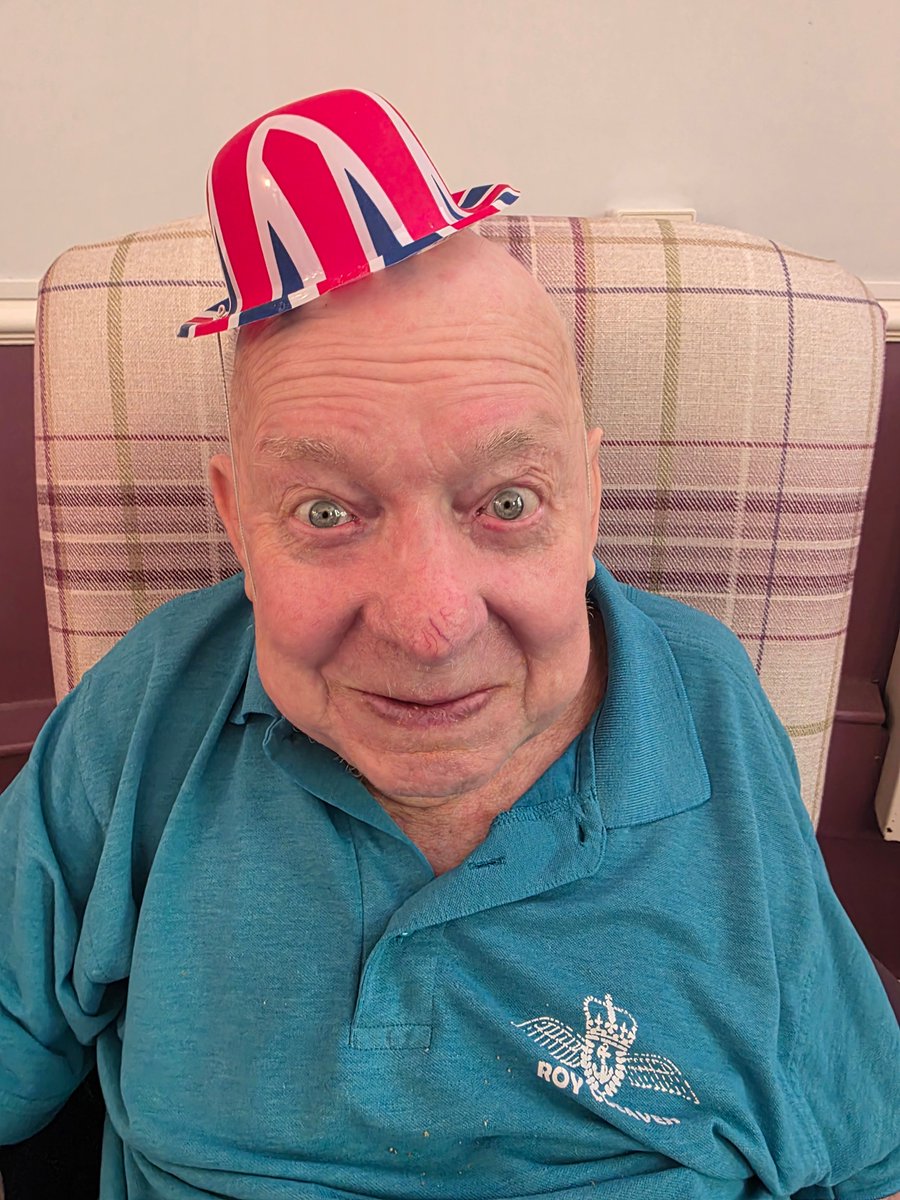 thermbi's tweet image. Our residents at Prince Edward Duke of Kent Court, in #Essex enjoyed a #VEDay celebration at the local village hall. π¬π§
Ron Thompson who is 104 spoke about his time during the war. He said he was making up for lost times celebrating now with everyone.