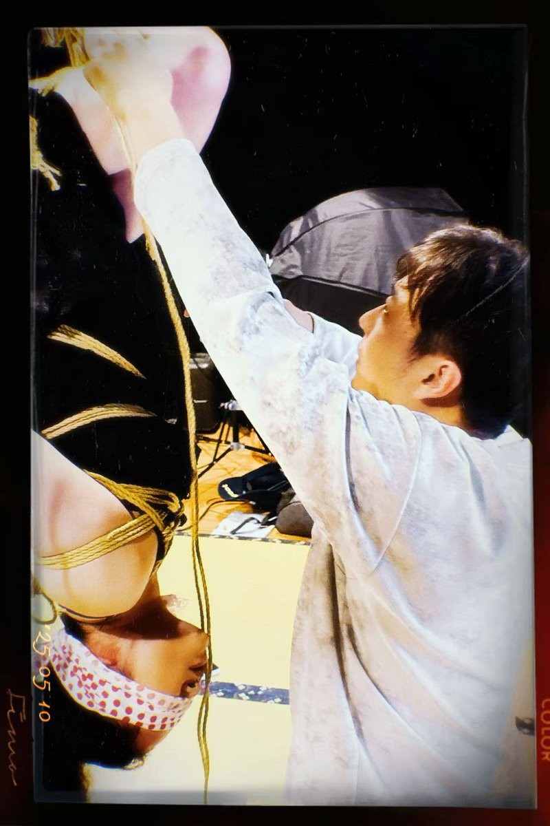 5/10 艾缚

一次蒙眼绑绑，在lio老师温柔的绳路变幻下做了一个曲折绵长但很安心的梦。 

绳：<a href="/ShibariLeo/">Leo-SHIBARI</a> 
摄：<a href="/EXSalon8/">EX Studio</a>