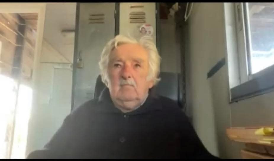 Mauricio Proaño C. (@mauricioproanio) on Twitter photo Se fue un gran Latinoamericano JOSÉ MUJICA, mis más sentido pésame a su compañera Lucía Topolansky a quien tuve el gusto de conocerle. <a href="/luciatopolanski/">LUCIATOPOLANSKIII</a> #MujicaPorSiempre #josemujica Se fue un gran Latinoamericano JOSÉ MUJICA, mis más sentido pésame a su compañera Lucía Topolansky a quien tuve el gusto de conocerle. <a href="/luciatopolanski/">LUCIATOPOLANSKIII</a> #MujicaPorSiempre #josemujica