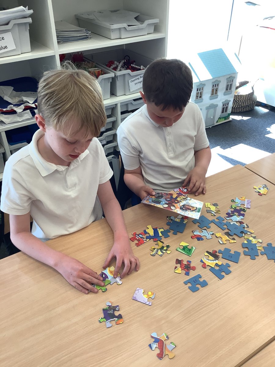JHP_SnCN_SanCN's tweet image. P3 needed to have great teamwork and communication skills to solve the great jigsaw puzzle race! #WorldofWorkWeek #DYW
