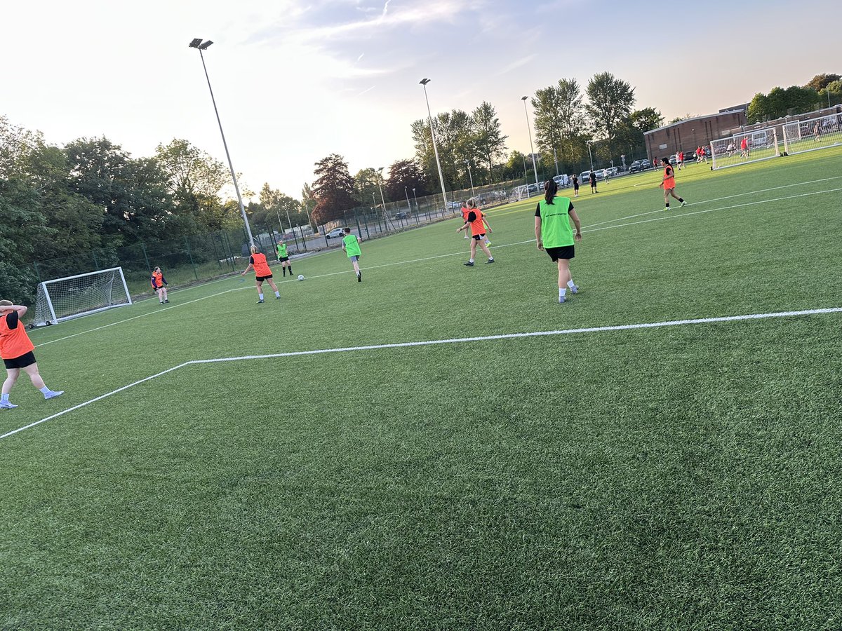 Another 3 hour session of Futsal tonight  with <a href="/FCUtdofWxm/">FC United of Wrexham 🏴󠁧󠁢󠁷󠁬󠁳󠁿</a> in front  of our awesome chairman <a href="/AdamAlfi/">Adam Alfi</a>. What a busy day 💜⚽️
