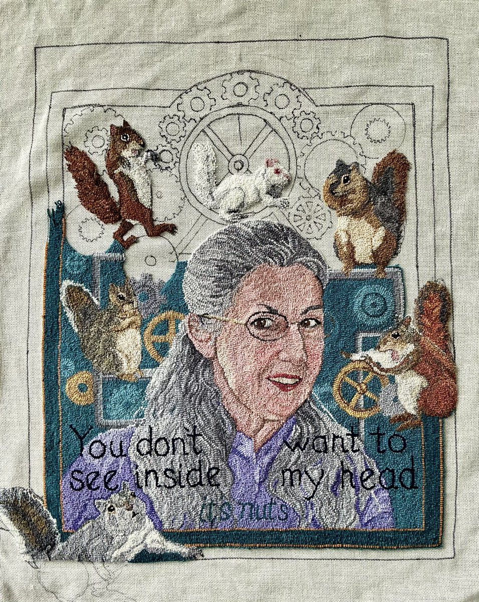 58rughooker's tweet image. Filling in background and borders, working my way to the top. It's been a fun rug to make and I can't wait to be finished!