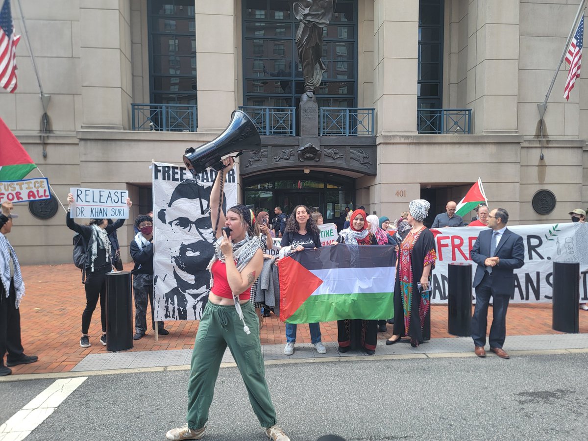 Josh Gerstein (@joshgerstein) on Twitter photo NEW: Judge orders release of Georgetown's Badar Khan Suri, saying Trump admin went after him on social media but produced no evidence he's affiliated with Hamas or poses a danger. DOJ said case belongs in immigration court not USDC. w/<a href="/kyledcheney/">Kyle Cheney</a> politico.com/news/2025/05/1… NEW: Judge orders release of Georgetown's Badar Khan Suri, saying Trump admin went after him on social media but produced no evidence he's affiliated with Hamas or poses a danger. DOJ said case belongs in immigration court not USDC. w/<a href="/kyledcheney/">Kyle Cheney</a> politico.com/news/2025/05/1…