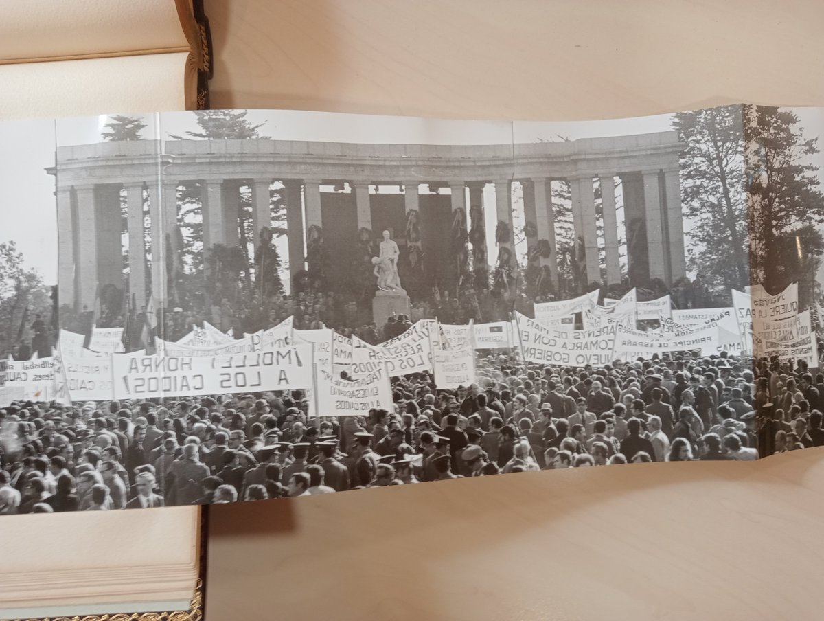 Barcelona, enero de 1974. Concentración de futuros votantes de CiU.