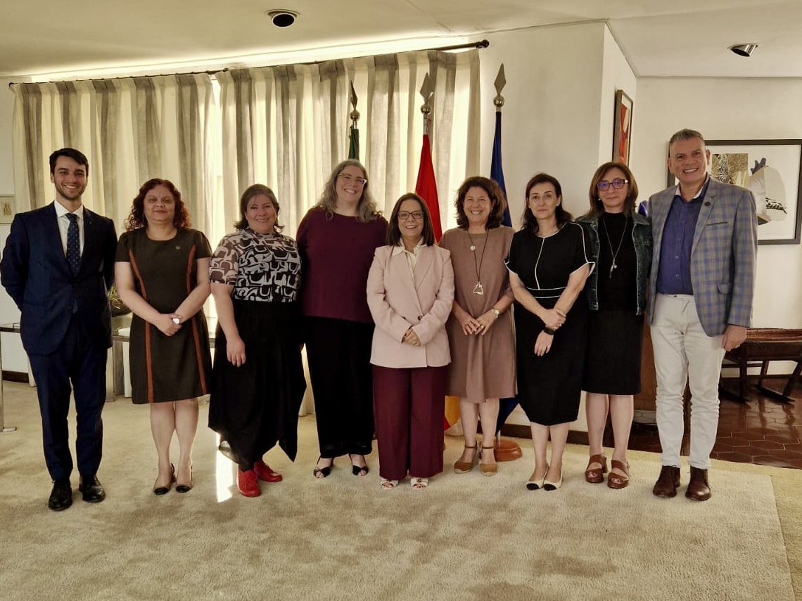 Embajada de España en Brasil/Embaixada da Espanha (@embespbrasil) on Twitter photo Excelente reunião de trabalho com @capes_oficial. Continuamos trabalhando para criar parcerias para uma educação 🏛️ inclusiva e de qualidade em todos os níveis e para promover projetos conjuntos de formação entre Espanha 🇪🇸 e Brasil 🇧🇷
<a href="/consejeriabr/">Consejería Brasil</a> <a href="/IC_Brasilia/">Instituto Cervantes Brasília</a> Excelente reunião de trabalho com @capes_oficial. Continuamos trabalhando para criar parcerias para uma educação 🏛️ inclusiva e de qualidade em todos os níveis e para promover projetos conjuntos de formação entre Espanha 🇪🇸 e Brasil 🇧🇷
<a href="/consejeriabr/">Consejería Brasil</a> <a href="/IC_Brasilia/">Instituto Cervantes Brasília</a>