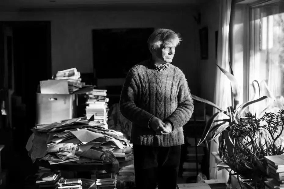 Peter Laugesen

Heçlik

Bir gün çevrilib arxama baxdım
Heç bir şey yox idi geridə