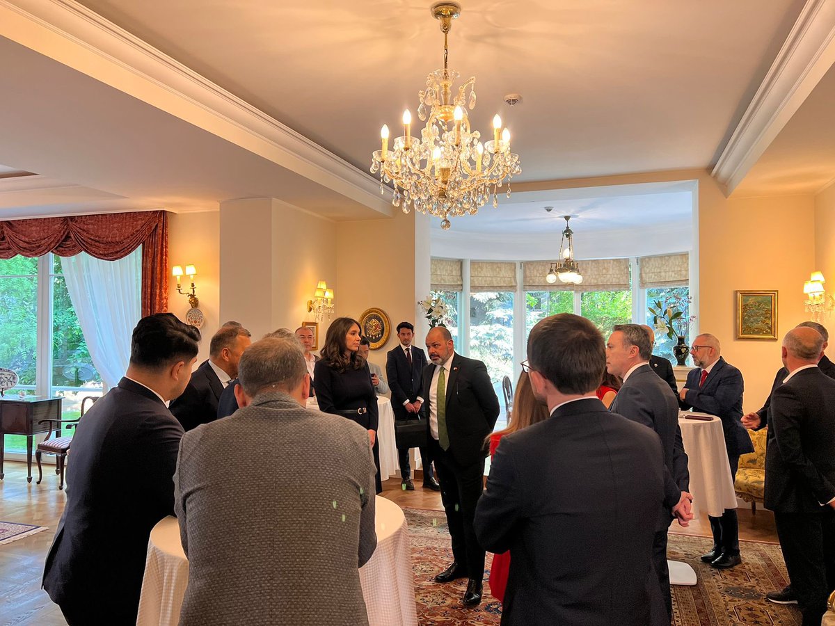 Türkiye in Poland (@tc_varsovabe) on Twitter photo Ambasador <a href="/RaufAlp/">Rauf Alp Denktaş</a> Denktaş gościł podczas przyjęcia przedstawicieli tureckiej Rady ds. Międzynarodowych Relacji Gospodarczych z jej przewodniczącym, panem Emrahem Dumanem, a także polskich parlamentarzystów i przedstawicieli 🇵🇱-🇹🇷 Izby Gospodarczej. Ambasador <a href="/RaufAlp/">Rauf Alp Denktaş</a> Denktaş gościł podczas przyjęcia przedstawicieli tureckiej Rady ds. Międzynarodowych Relacji Gospodarczych z jej przewodniczącym, panem Emrahem Dumanem, a także polskich parlamentarzystów i przedstawicieli 🇵🇱-🇹🇷 Izby Gospodarczej.