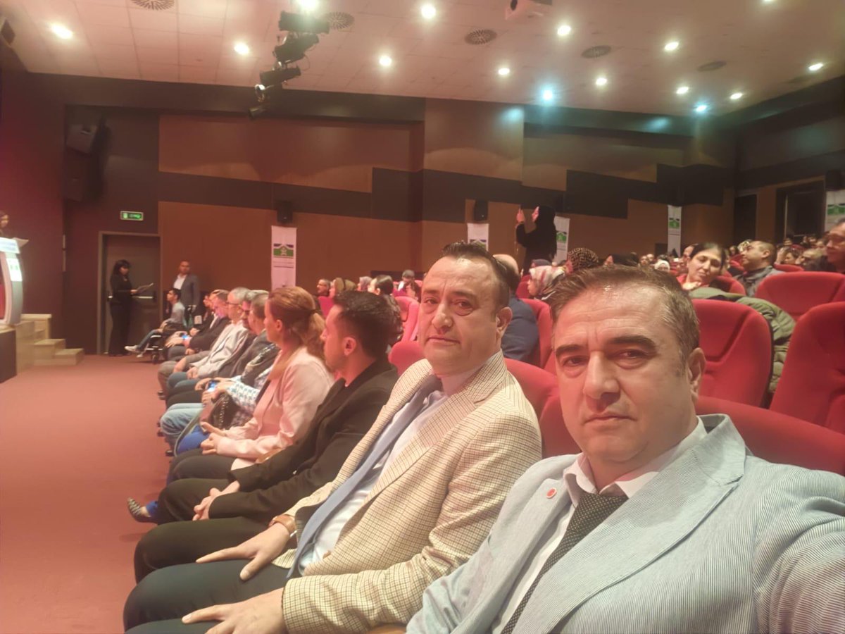 halilkocoglualp's tweet photo. ENGELLERİ KALDIRALIM❤️
Bahçelievler Özel Eğitim Okullarımızın Engelliler Haftası vesileyle düzenledikleri programa katıldık.
Özel Eğitim Öğretmelerimizi bu farkındalığa sahip çıkıp özel öğrencilerimize gösterdikleri üstün gayretlerinden dolayı takdir ediyor, Özel öğrencilerimizin gözlerinden öpüyorum. 
Engel sadece ve sadece bedenen olmaz, Asıl ve en büyük engel zihniyet ve vicdanlardaki engeldir.
Tüm engellerin ortadan kalkması dileğiyle...