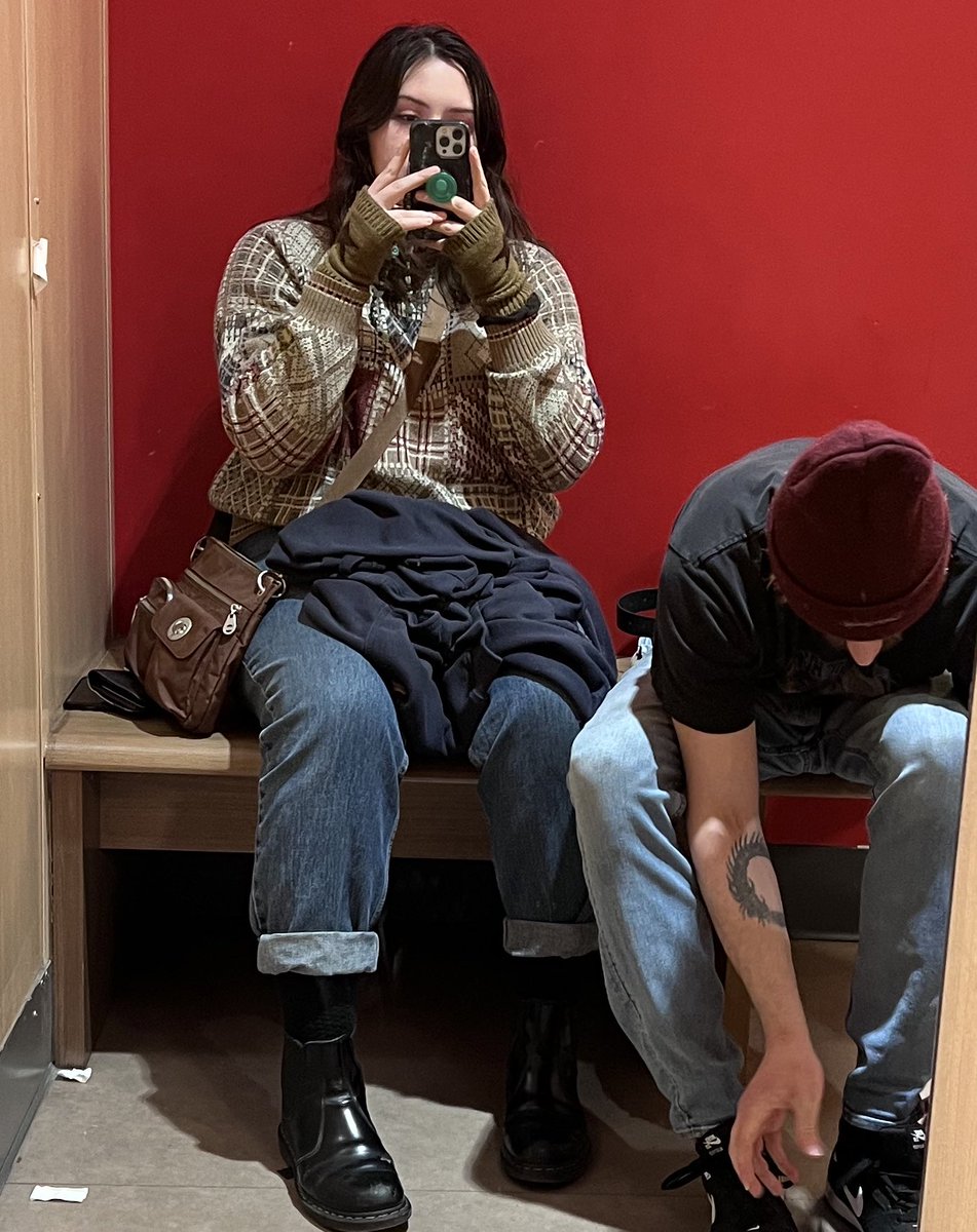 agentmuIder's tweet image. .・。.・゜✭・. Hallo! .・。.・゜✭・.
⁂ 27/mdni!!!!!
⁂ she/her
⁂ rdr2 rn mostly lolol but a mix of spongebob/breaking bad/twin peaks/xfiles/etc
⁂ v rarely nsfw
⁂ also im writing a book! so expect yapping abt that 🐇
⁂ no idea what a strawpage is - dont care to find out