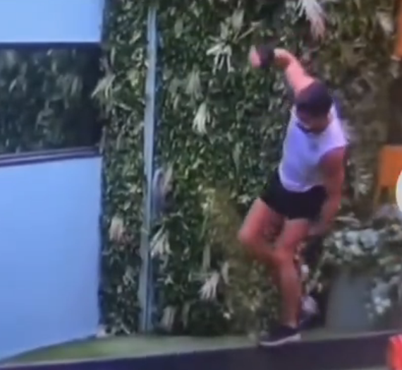 pinkyskyfeed's tweet photo. @LaJefaTLMD Y qué pasa con el líder de Paulo y Luca q ganaron CON TRAMPAS? Eran de Caramelo.
Y los juegos que Paulo ya sabía y pudo ensayar: lo de adivinar el orden de los eliminados y el del equilibrio...
@maripilyrivera @manelyk_oficial @SergioMayerb @samira_salome #LCDLFAllStars https://t.co/o7zeGBoBdE