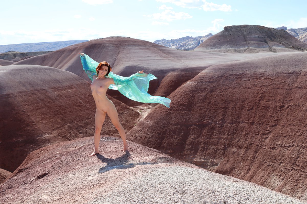 New GLEEFUL nudes in painted utah hills shot by Scott Nelson!!! see more on my P@treon :) patreon.com/kristyjessica