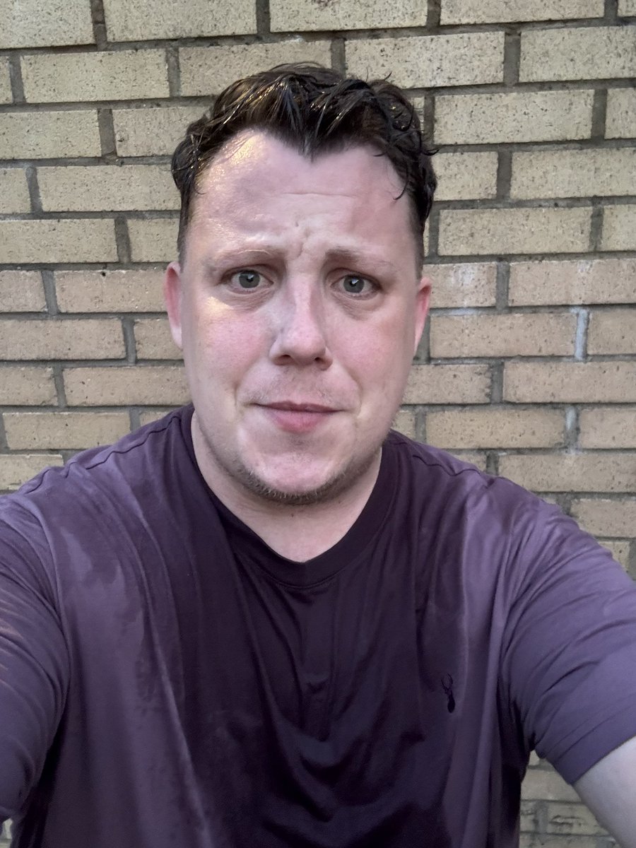 I REALLYYYY wasn’t feeling it today but not doing it would have meant I was making excuses so I got it done!

5K done in 16mins 21secs today! I wouldn’t say that’s too bad after three 12hr shifts on the bounce! 

👊🏻💙

#RecoveryPosse