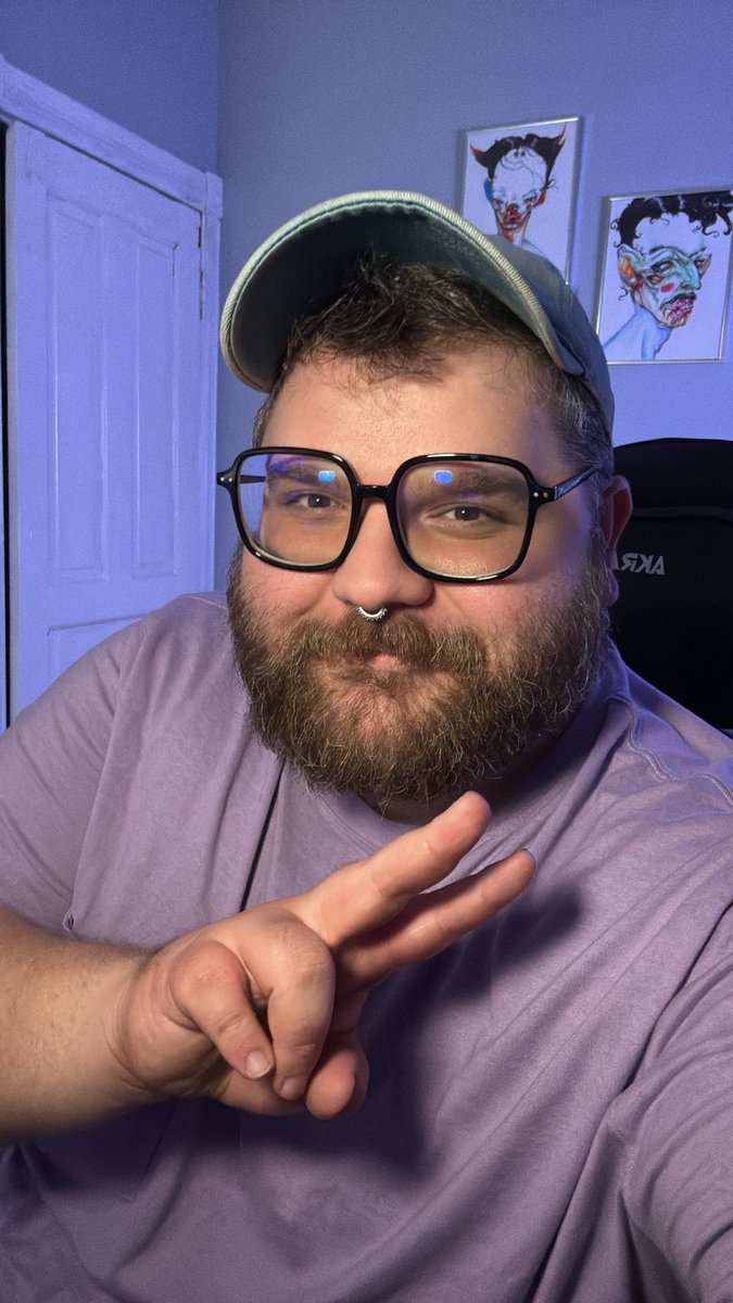 Hey y’all I’m live on Twitch! Come say hi!

twitch.tv/kinghennythevi…