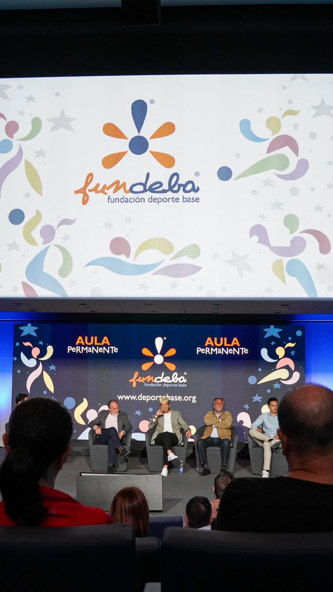 fundeba's tweet photo. 😍Menuda tarde espectacular hemos pasado en el @Metropolitano con el Aula Permanente de Fundeba.

🧡Gracias a todos por hacerlo posible y en especial al @Atleti y al @AtletiFemenino https://t.co/xCtOOnnv6Q