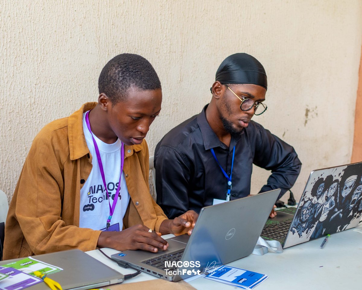 OlunloyoSheu's tweet image. Yesteday was NACOSS TECHFEST, and it was a huge sucess and I&apos;m glad to be part of the volunteers in which i head the registration team. 

The last frame tho, make nobody ask me for any number oo. 

#NACOSSTECHFEST