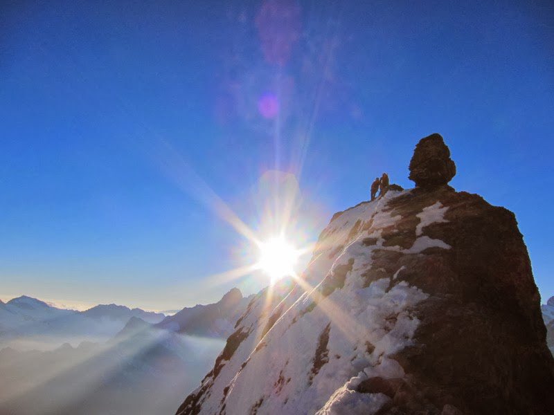 IcicleUK's tweet image. Eiger Mittellegi Arête
🎒🏔️❄️⛏️🪢🇨🇭
Looking forward to the summer Eiger season starting in early July. Photos from the traverse of the iconic mountain via the Mittellegi and South ridges.

〽️ icicle-mountaineering.ltd.uk/eiger.html

📍 Eiger 3970m, Grindelwald 

#climbing #eiger #grindelwald