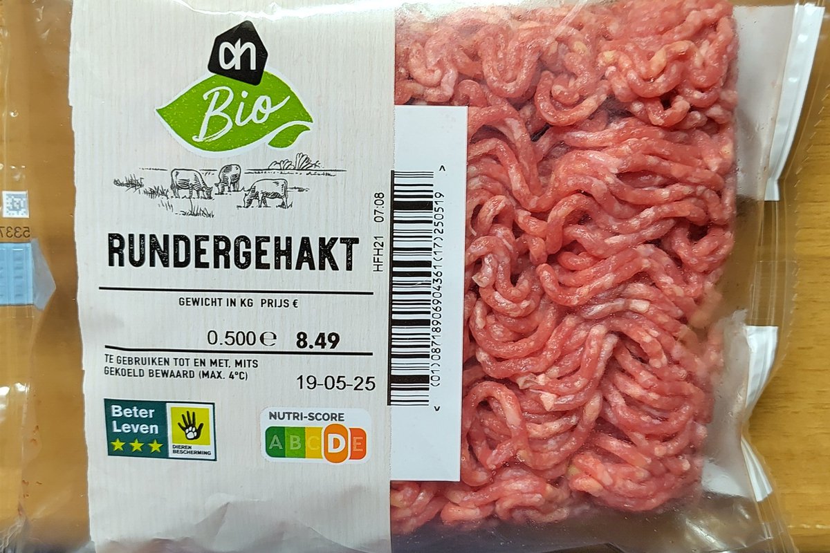 De prijs van 500 gram biologische rundergehakt gaat van € 6,49 naar € 8,49 bij <a href="/albertheijn/">Albert Heijn</a>. Dat is een prijsstijging van méér dan 30%! Fijn dat ik wel 10% korting krijg op bio als premium klant #cynisch, voelt als #oplichting.