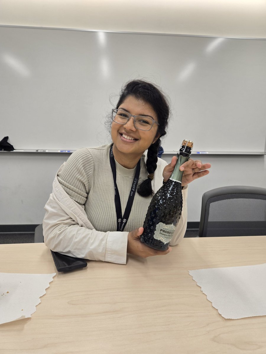 Wilder_Lab's tweet image. Time to celebrate!!! 🎉😄🍾 So proud of Janna for being awarded a slot for the Pulmonary T32 fellowship. Hopefully the first of many more. #proudPI