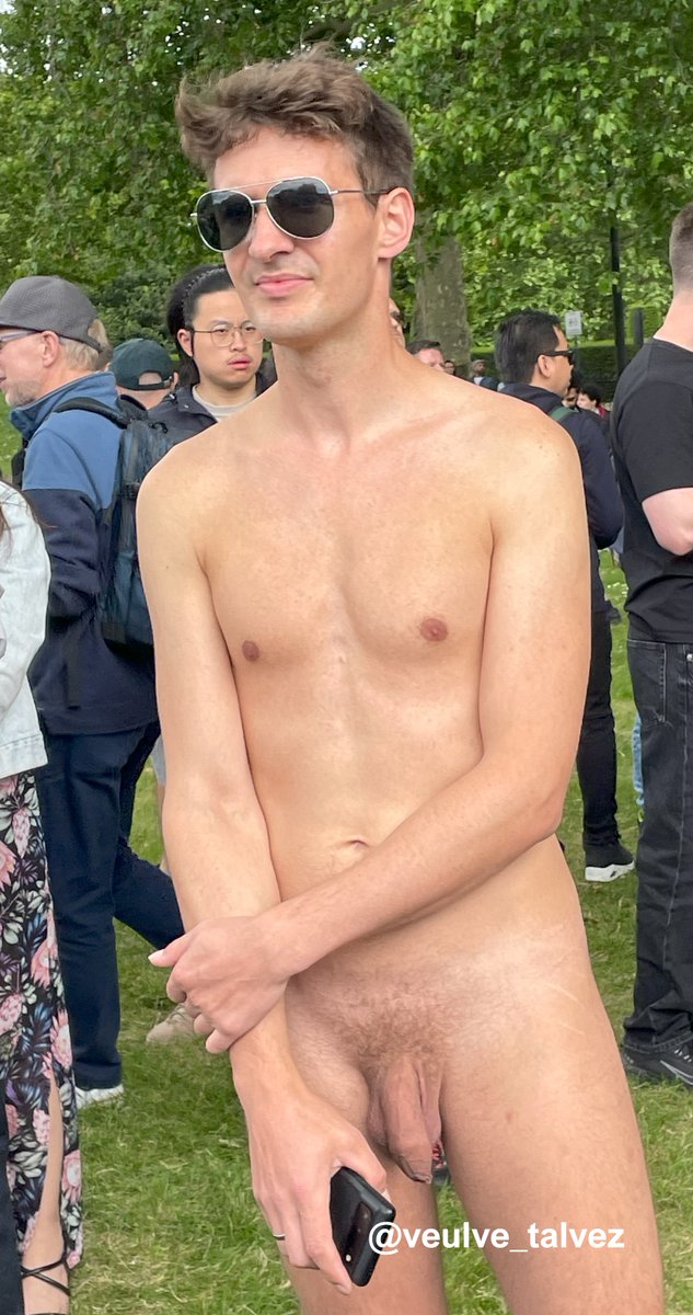 Brighton WNBR is on another weekend from London, but my flights are kept on 14 &amp; 16June. 
Then! I'm free in London on 15June! 
You wanna be my model on 15 or 16Jun? DM me!

Pic is London 2024, mmmmm yummy! 
#nudistfamilies #nakedguy #gayguys #ExhibicionismoPúblico #malenude