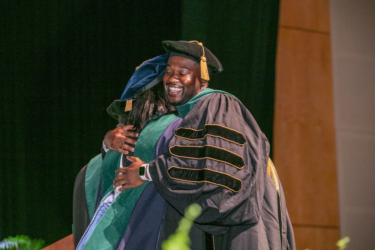 Cheers to the best (2-7) years!🥂 Keep the celebration going by viewing all VUSM commencement photos on our Flickr: bit.ly/3F82ry9 #VU2025 #VUSM2025 #VU4Life