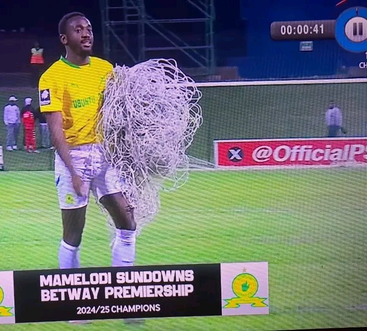 DownsOnlineFans's tweet photo. 🚨I understand we won the league but where is Peter Shalulile taking the net to 🤣

#Sundowns #BetwayPrem https://t.co/E1sIkf19VD