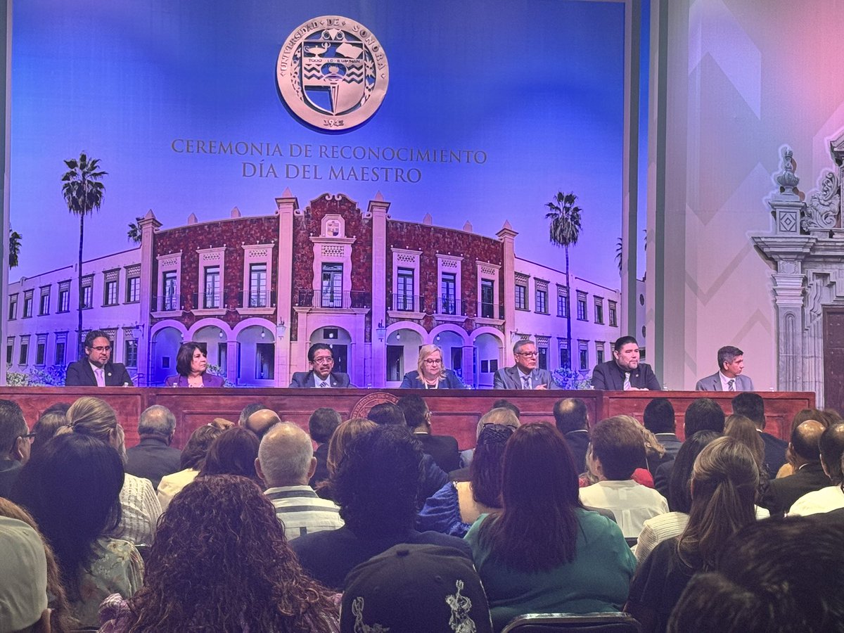 Esta tarde, en el Centro de las Artes, se realiza la ceremonia institucional por el Día del Maestro, en la que se reconoce la trayectoria docente desde 25 hasta 55 años de servicio en la Universidad de Sonora.
