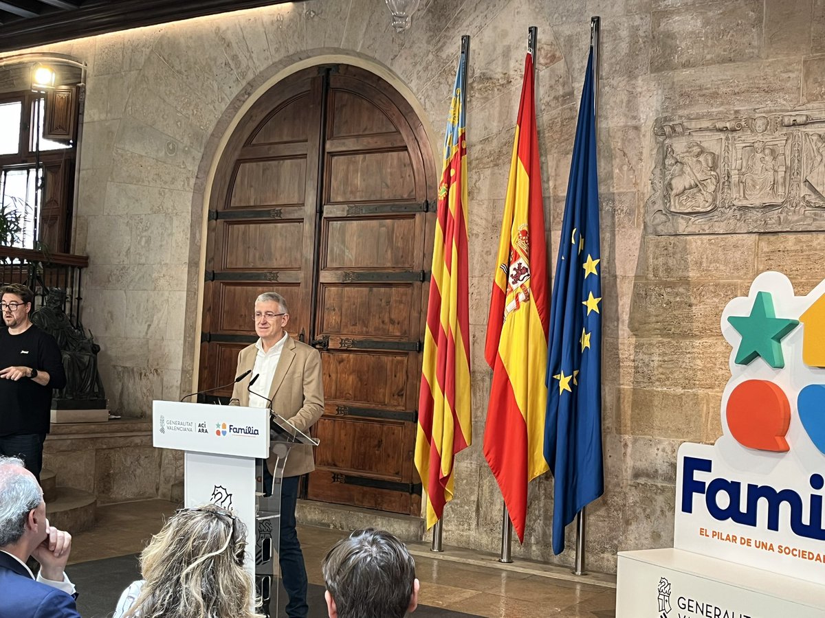 Hoy hemos participado en el acto institucional conmemorativo del día internacional de la familia y hemos solicitado más medidas de apoyo para que la Comunitat sea el mejor lugar donde formar una familia