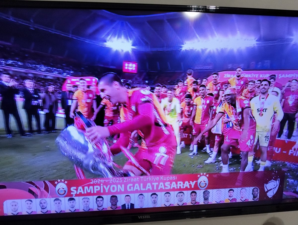 Kupaların takımı ❤💛❤