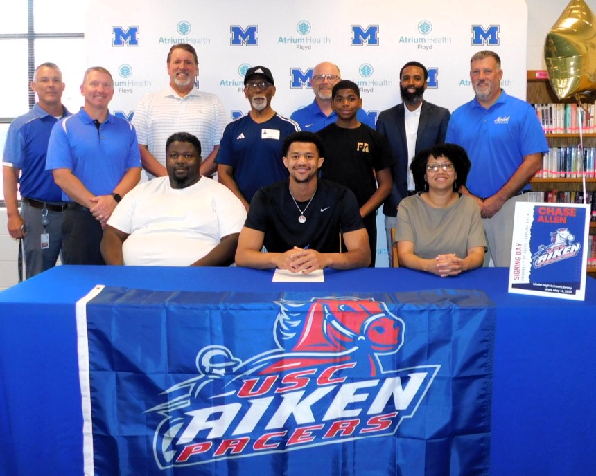 🎉Congratulations to Model High senior Chase Allen on signing to continue his education and basketball career at the University of South Carolina Aiken! 🎓🏀 We wish him the best of luck in his bright future. Gooooo Pacers!!!!